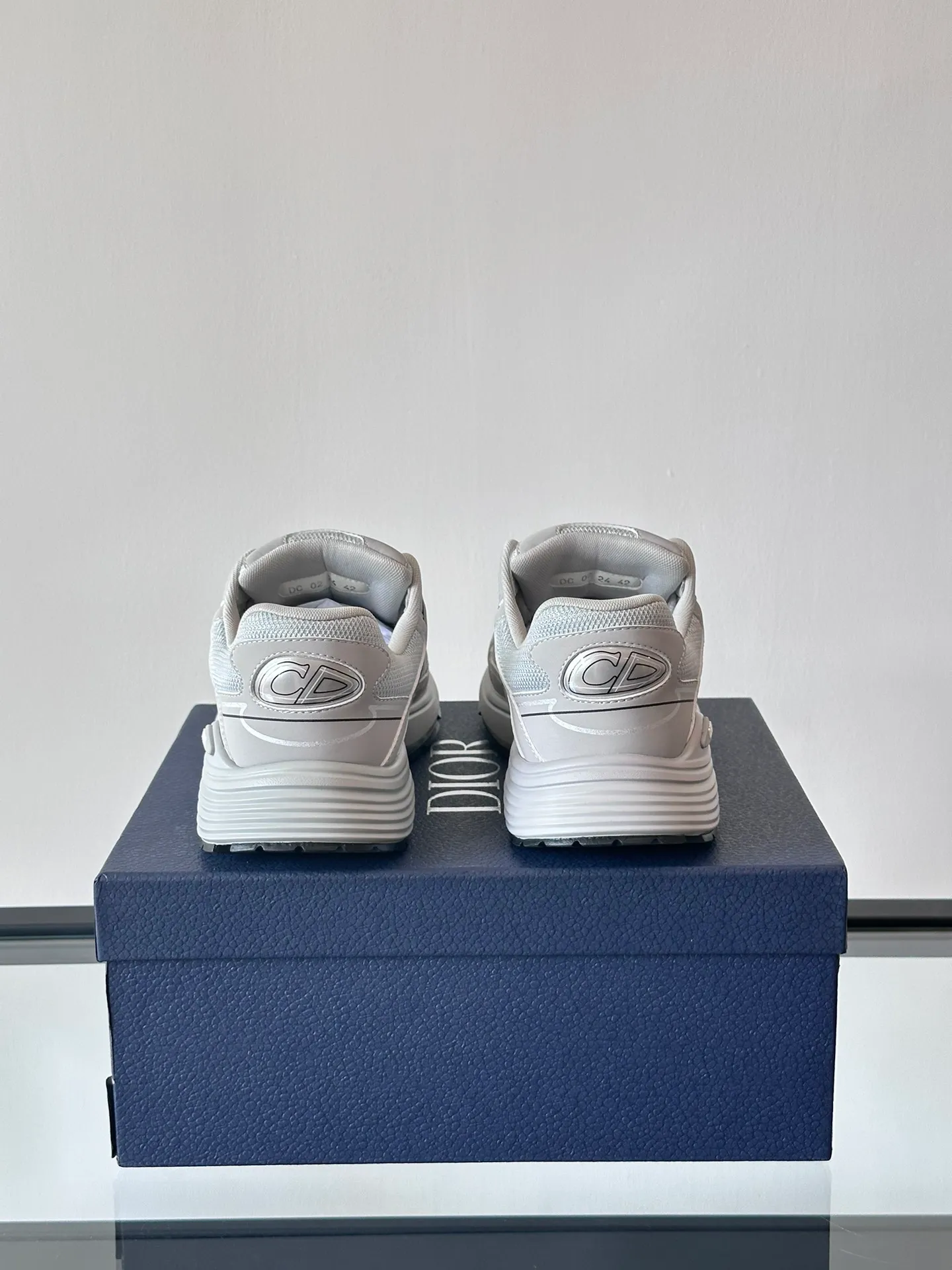 Men's Men's Shoes 💰p440 "Dio*" Dior B30 series sports shoes, multi-color mesh fabric and multi-color technical fabrics, this season's new B30 low-top sports shoes are one of the flagship styles of the series. Crafted from multicolor mesh and technical fabrics, it's finished with a reflective "CD30" graphic and silver-toned "DIOR B30" and "CD30" logos on the heel and tongue. An extra-light, sculpted rubber sole with signature accents adds style, while internal stretch details create ideal comfort. It can be matched with various casual styles to show a fashionable and modern sports style. Size: 38-44 (45-46 customized)